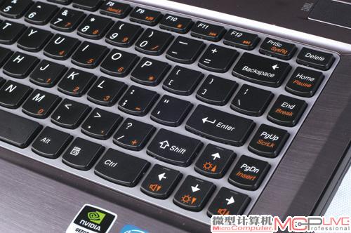 孤岛式键盘和具有表面凸点处理的触摸板，不过，触摸板按键的键程太短，影响了使用体验。