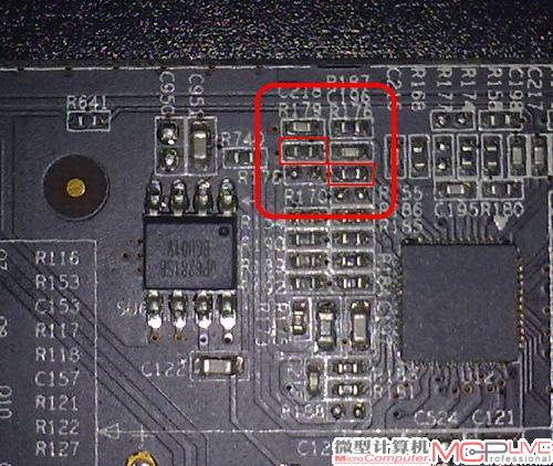R176与R179在PCB上的位置，这些电阻的具体位置根据不同显卡的设计各不相同，但一般都位于PCB的背面。（图2）