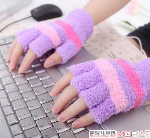 外观跟传统针织手套没有差别的USB电热手套，十指可以露出，方便操作键盘。