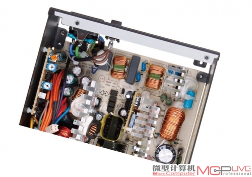 台达Smart450：具备2级EMI。市电入口处设计简单，只有一对Y电容，X电容被放到2级EMI中，2级EMI共模电感和保险电路完善。