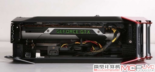 通过显卡支架与显卡插槽转接支架的结合，即便是GeForce GTX 780 Ti这样的大型显卡也可轻松装入M8准系统内。