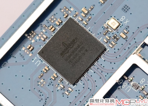 博通BCM4360芯片是过去相当长时间内的顶级AC芯片，但至今没有更新规格更高的芯片。这导致了相当长时间内的高端硬件同质化严重的问题，也客观创造了老产品AC无线性能并不比新产品差的环境。